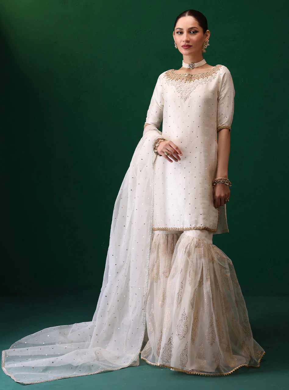 Zainab Chottani Meeraz Semi Formals 2025