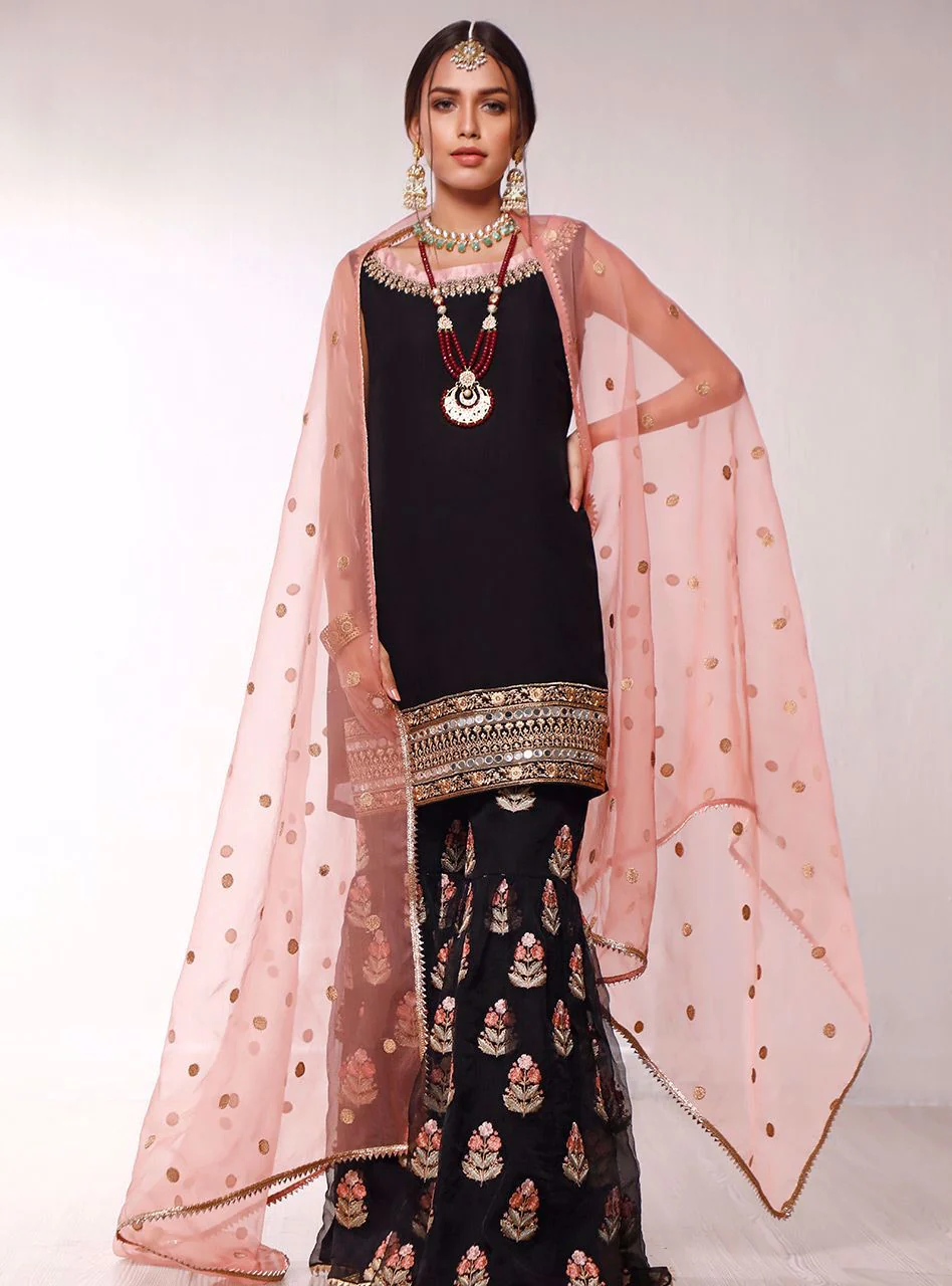 Zainab Chottani Nayab Semi Formals 2025