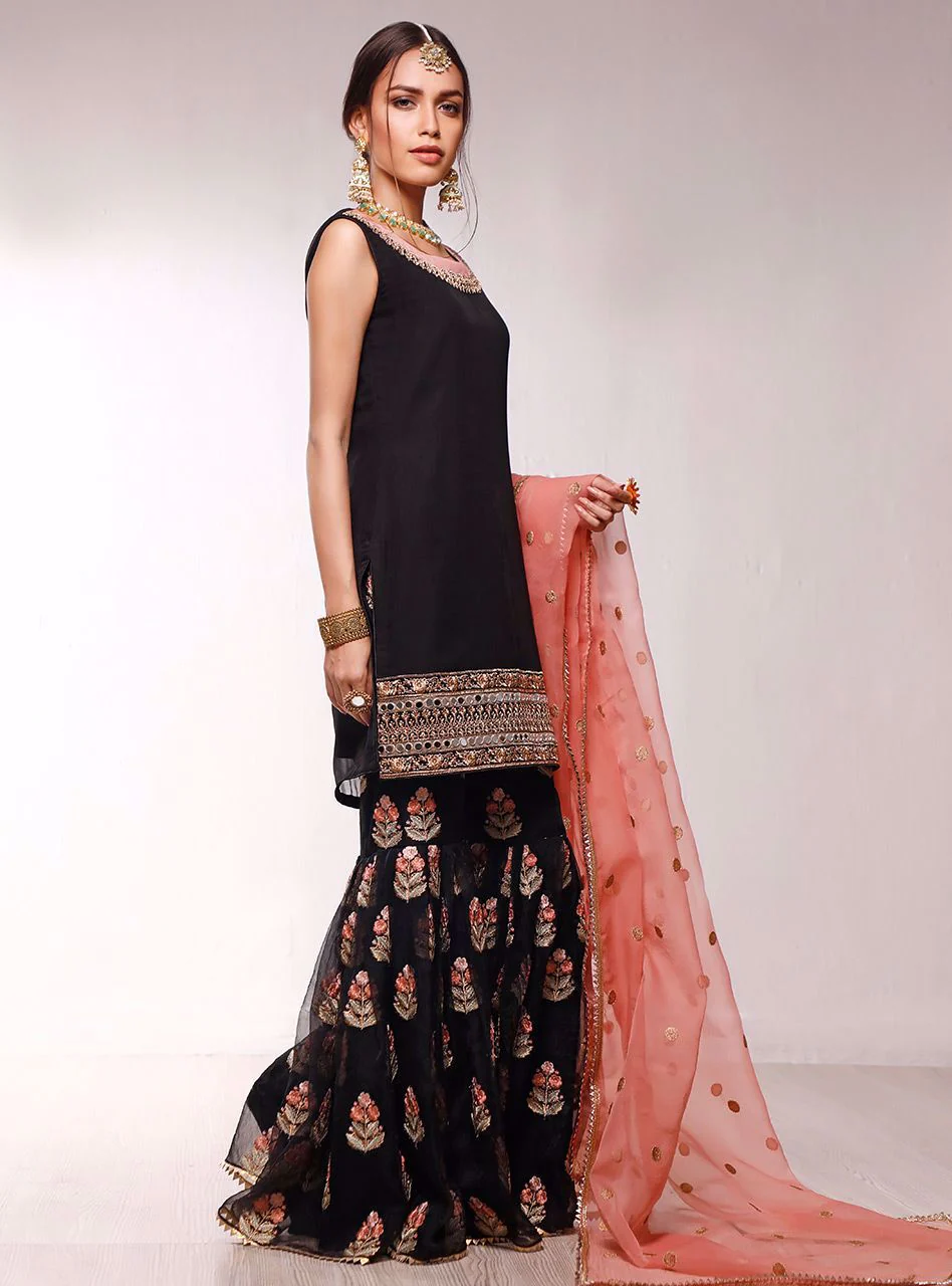 Zainab Chottani Nayab Semi Formals 2025 - Image 2