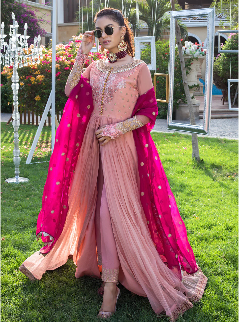 Zainab Chottani Nazakat Semi Formals 2025