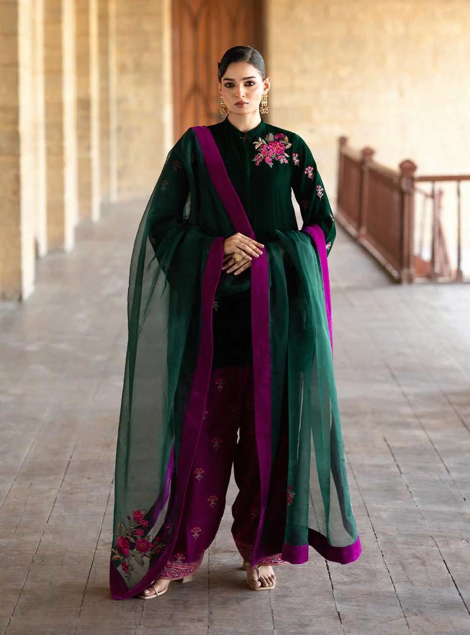 Zainab Chottani Niya Farshi Velura Velvet Edit 2025