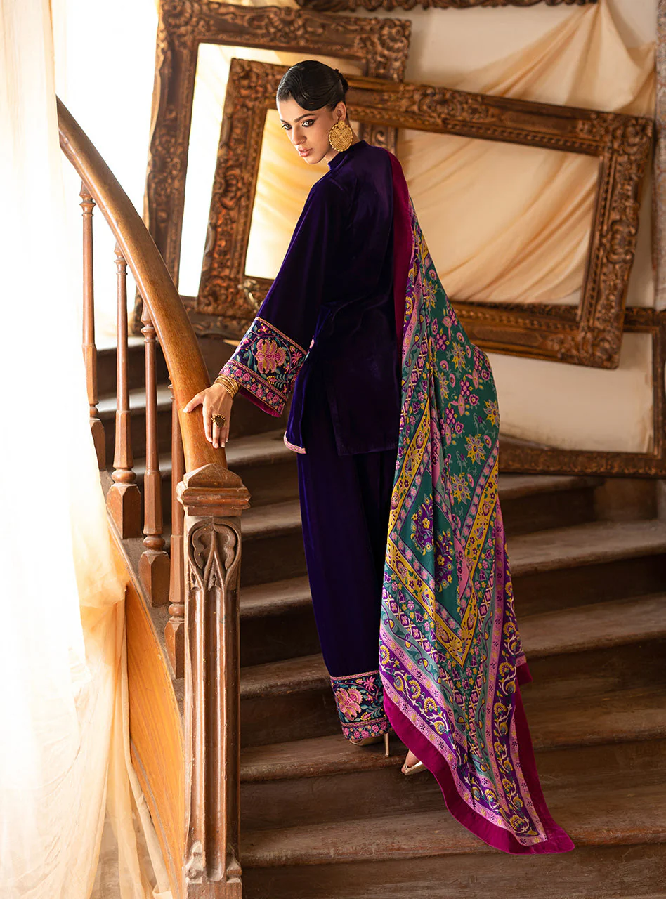 Zainab Chottani Saphir Farshi Velura Velvet Edit 2025 - Image 2