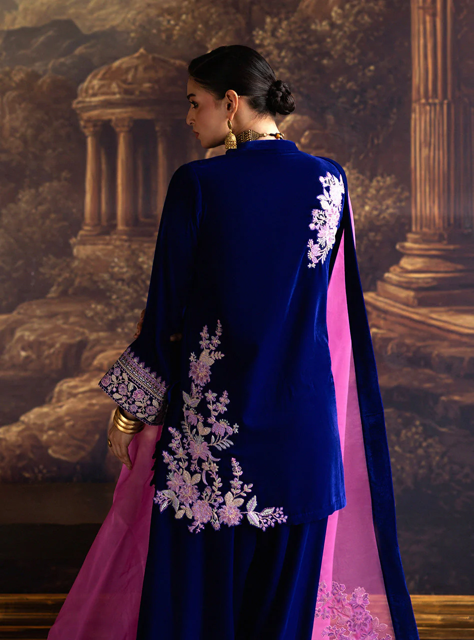 Zainab Chottani Vida Farshi Velura Velvet Edit 2025 - Image 2