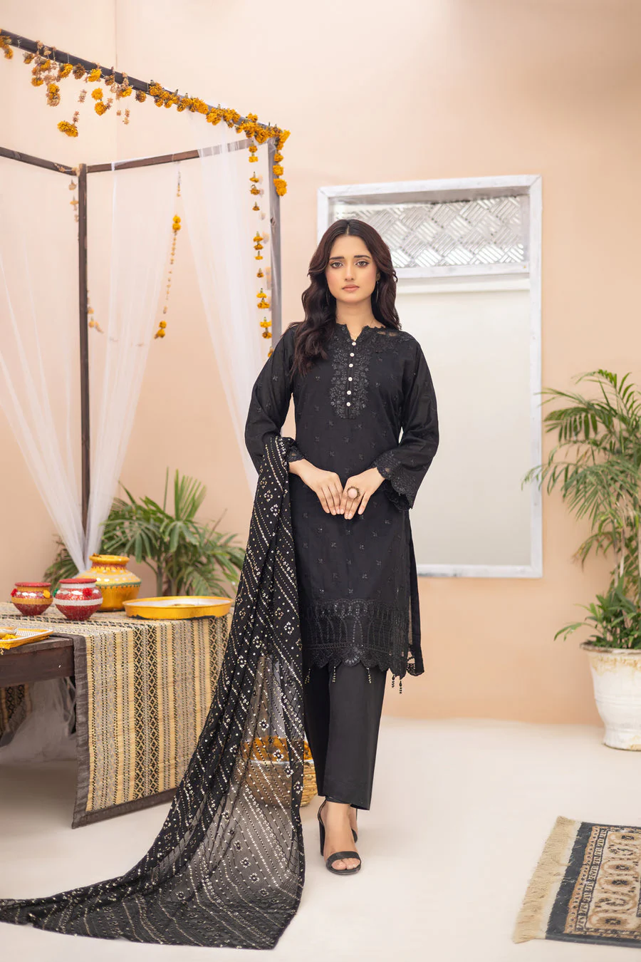 Zainab Fazlani Qaraar-black Georgia Lawn 2024 - Image 2
