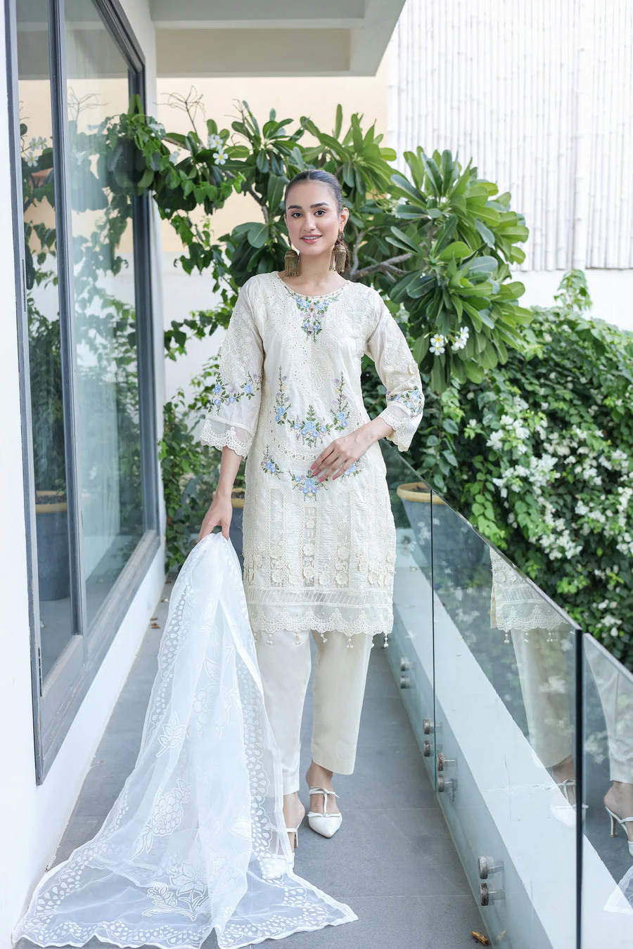 Zainab Fazlani Regalia Georgia Lawn 2024 - Image 2