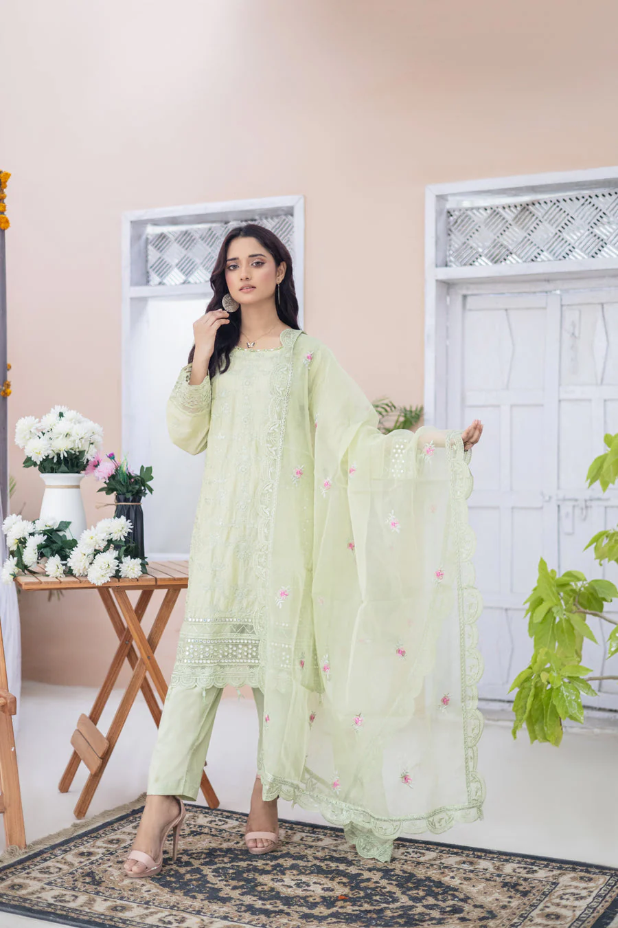 Zainab Fazlani Serene Georgia Lawn 2024 - Image 2