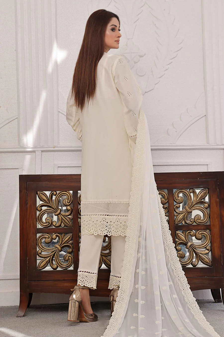 Zainab Fazlani ZA-FS-2421 Fasna-e-Ishq Chikankari 2024 - Image 2