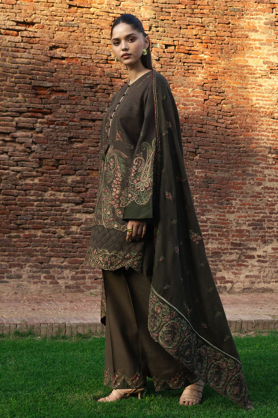 Zara Shahjahan Zohreh-D5 Winter Collection 2024 - Image 2
