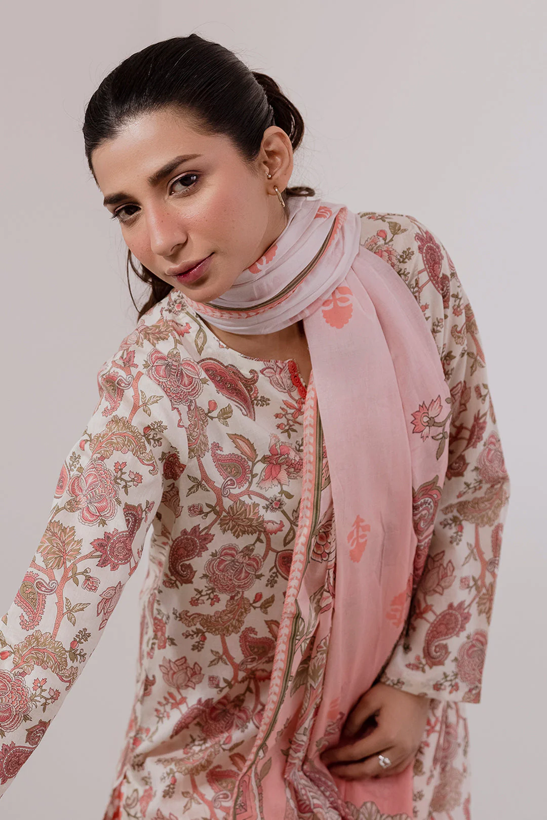 Zellbury Kurta Dupatta Trouser - 1955 Essential Summer Pret 2026 - Image 2